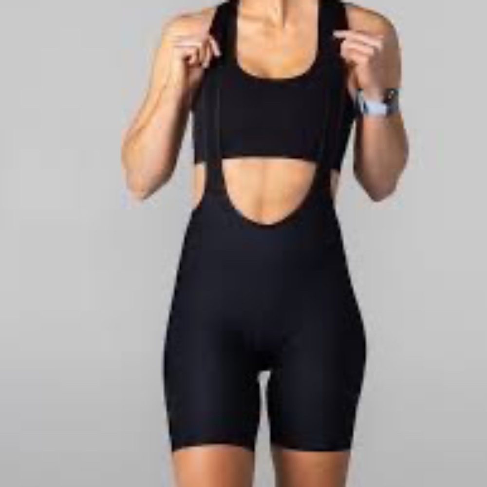 BETTY DESIGNS Luxe Onyx Seamless Pro Bib Short, BLACK, SIZE SMALL